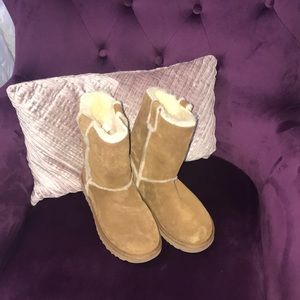 Tan ugg boots